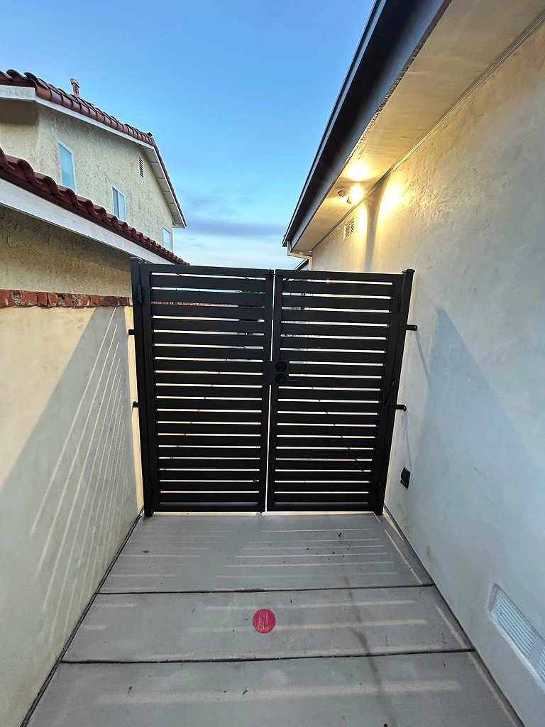 Modern horizontal slat iron double side gate